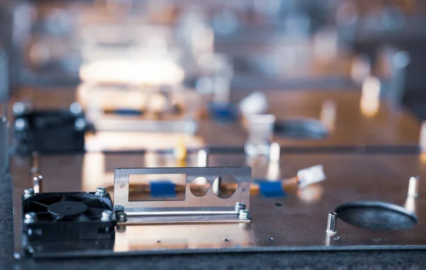 Metalen Platen Accessoires Liggen Het Oppervlak Tijdens Productie Van Moderne — Stockfoto