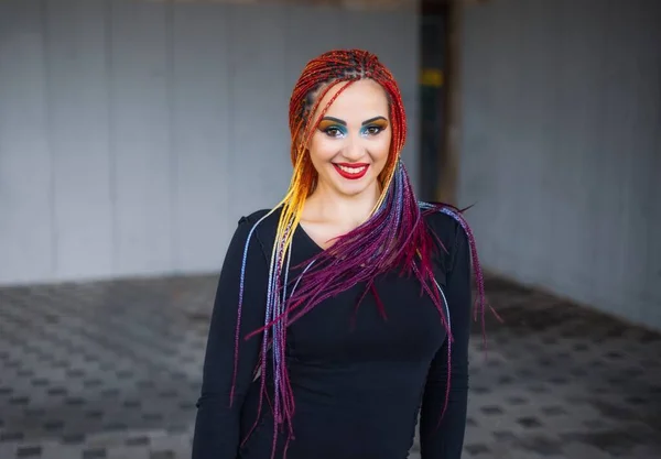 Menina Mais Bonita Vestido Elegante Preto Com Maquiagem Brilhante Tranças — Fotografia de Stock