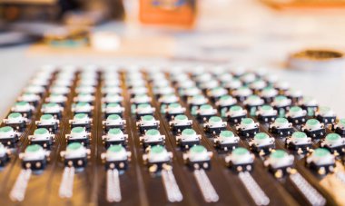 LED ışık göstergeleri paneli üretimde