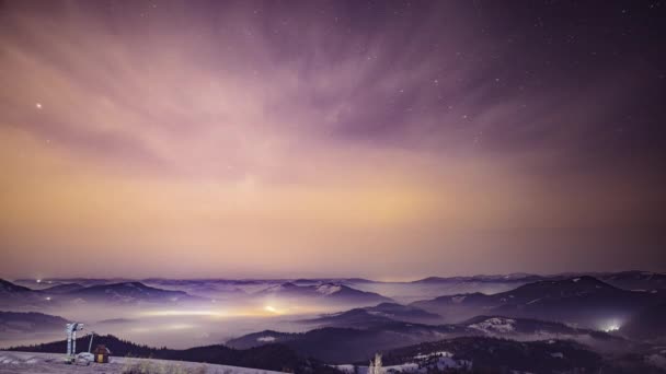 喀尔巴阡山脉村庄上空的夜空 — 图库视频影像