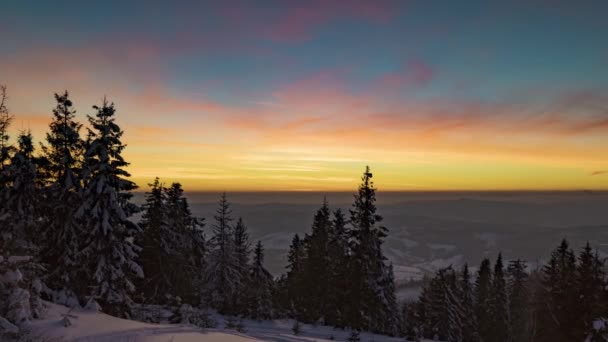 Προβολή στην ανατολή του ηλίου χειμώνα timelapse βουνό — Αρχείο Βίντεο