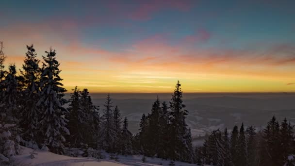 Widok w wschodzie słońca zima górski timelapse — Wideo stockowe