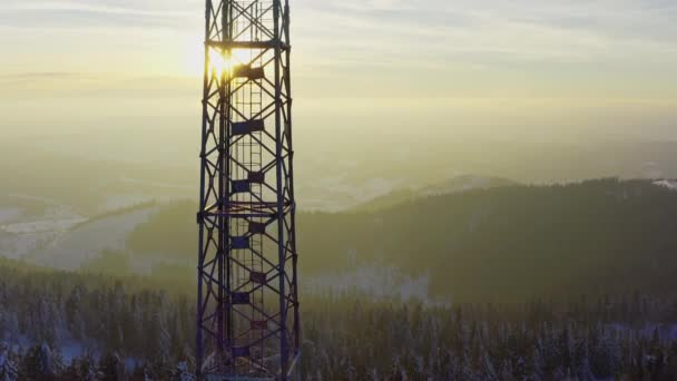 Flying over radio communications tower, mountain snow covered winter landscape. — Stock Video