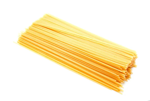 Niegotowane włoskie spaghetti izolowane — Zdjęcie stockowe