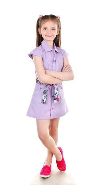 Чарівна усміхнена маленька дівчинка в сукні ізольована — стокове фото