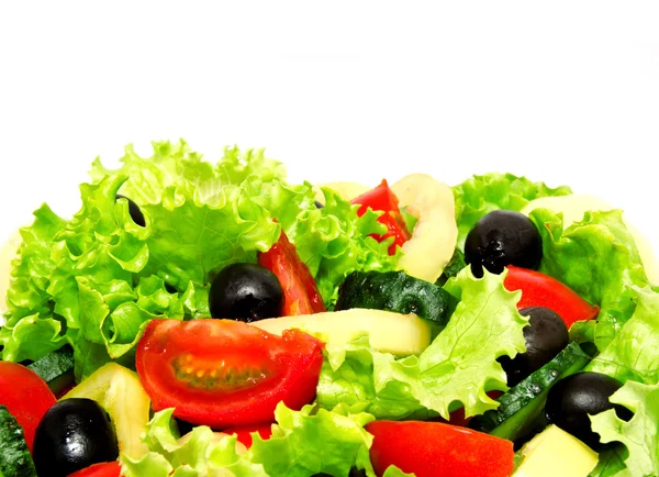 Ensalada de verduras frescas aisladas en un blanco — Foto de Stock