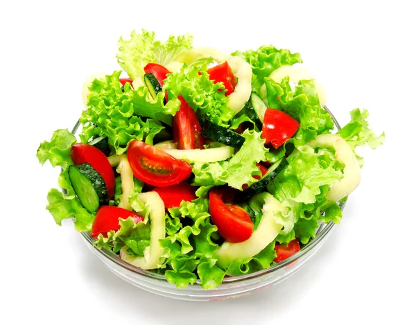 Ensalada de verduras frescas aisladas en un blanco — Foto de Stock