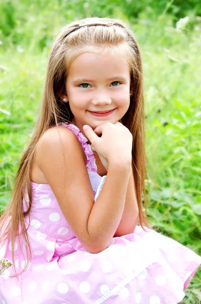 Portrait of adorable smiling little girl in summer day — Stock Photo, Image