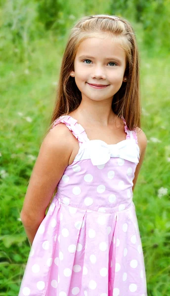 Portrait of adorable smiling little girl in summer day — Stock Photo, Image