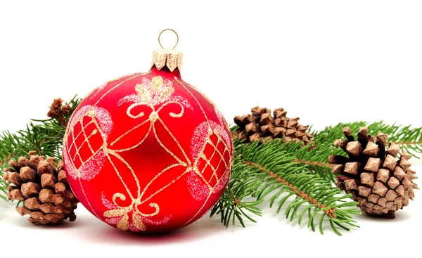 Bola de decoração de Natal com cones de abeto — Fotografia de Stock