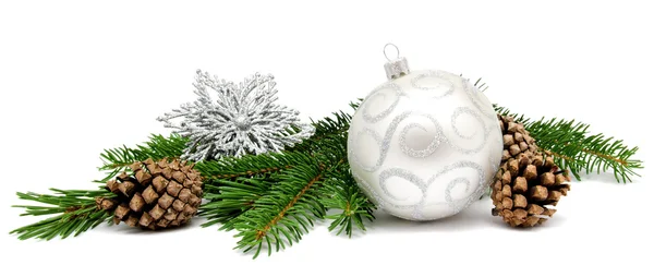 Bolas de decoração de Natal com cones de abeto — Fotografia de Stock