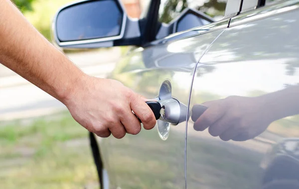 Male Hand Inserting Key Door Lock Car Closeup — Stock Photo, Image