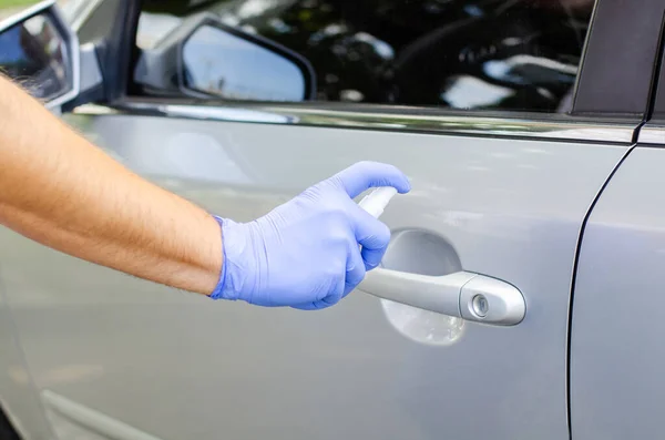 Man Sanitizing Door Handle His Car Outdoors Male Hand Protective — Stock Photo, Image