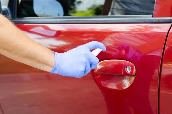 Man Sanitizing Door Handle His Car Outdoors Male Hand Protective — Stock Photo, Image