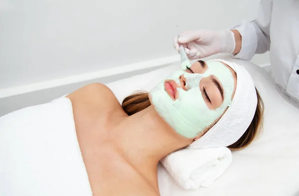 Beautiful Young Woman Facial Mask Beauty Salon Girl Getting Beauty — Stock Photo, Image