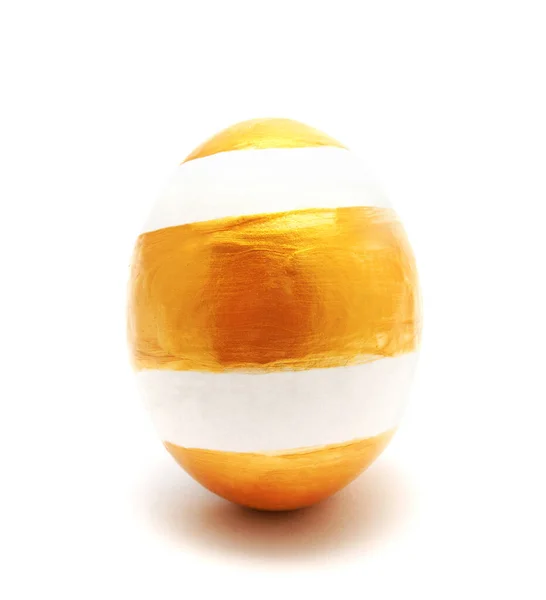 Золотое Яйцо Ручной Работы Выделенное Белом Фоне — стоковое фото