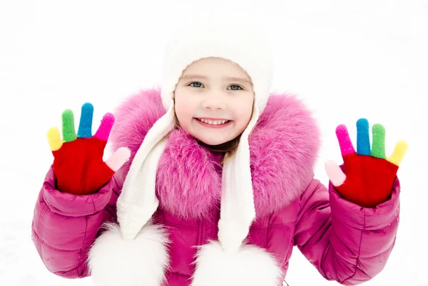 Portrait de petite fille souriante dans la journée d'hiver — Photo