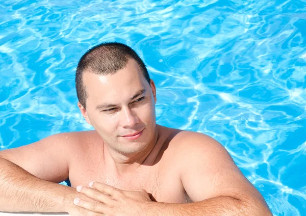 Young man in the swimming pool — Stock Photo, Image