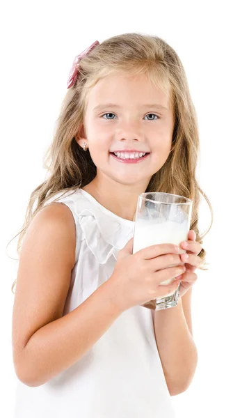 Sonriente niña bebiendo leche aislada —  Fotos de Stock