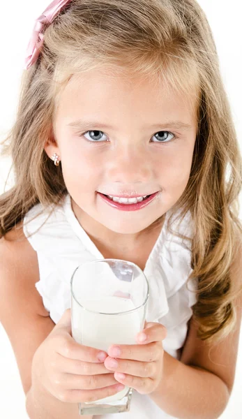 Χαμογελώντας μικρό κορίτσι επεξεργασμένου γάλακτος απομονωμένες — Φωτογραφία Αρχείου