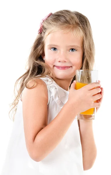 Aranyos kis lány mosolyogva pohár gyümölcslé elszigetelt — Stock Fotó