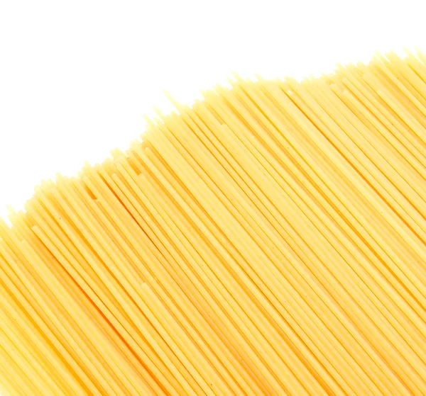 Espaguetis italianos sin cocer aislados —  Fotos de Stock