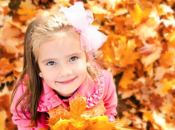 Autumn portrait of adorable little girl with maple leaves — Stock Photo, Image