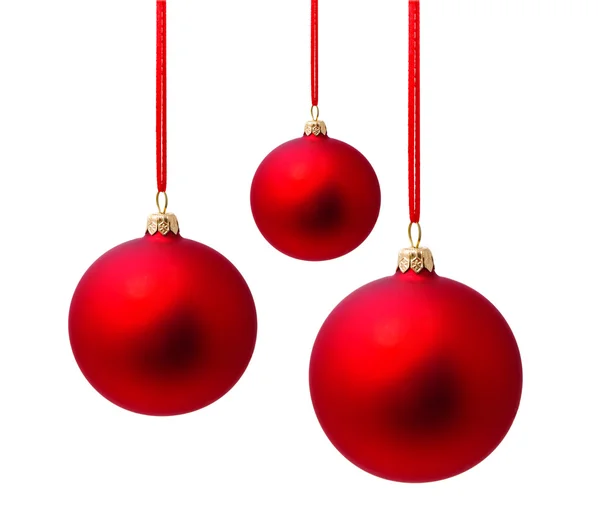 Boże Narodzenie ball zawieszone czerwony na białym tle — Zdjęcie stockowe