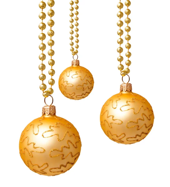 Pendurado bolas de Natal dourado isolado — Fotografia de Stock