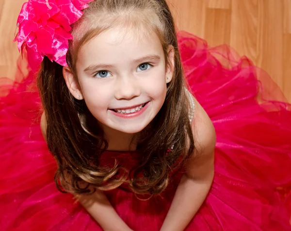 Feliz adorable niña en vestido de princesa — Foto de Stock