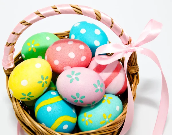 Colorful handmade easter eggs in the basket isolated — Stock Photo, Image