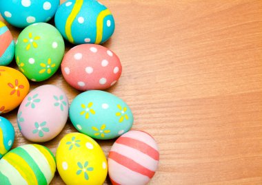 Renkli el yapımı Paskalya yumurtaları 