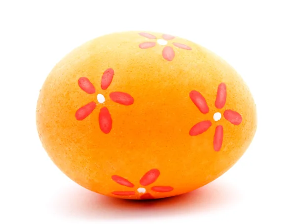 Huevo de Pascua naranja pintado aislado —  Fotos de Stock