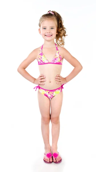 Niedlich lächelndes kleines Mädchen im Badeanzug isoliert — Stockfoto