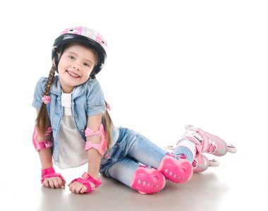 pink patenli sevimli gülümseyen küçük kız