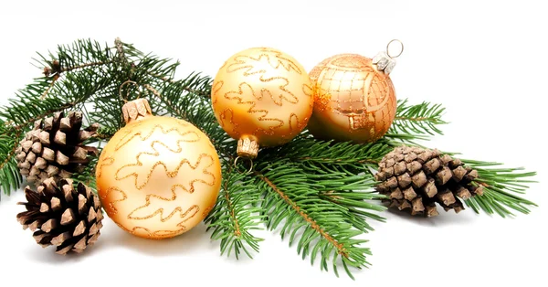 Boules de décoration de Noël avec cônes de sapin — Photo