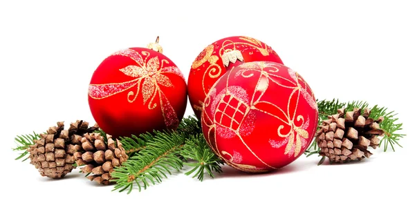 Noel dekorasyon topları köknar koniler ile — Stok fotoğraf