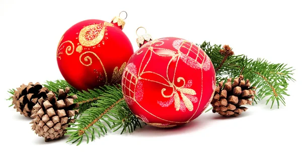 Bolas de decoración de Navidad con conos de abeto — Foto de Stock