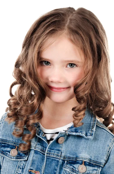 Porträtt av bedårande leende liten flicka isolerade — Stockfoto