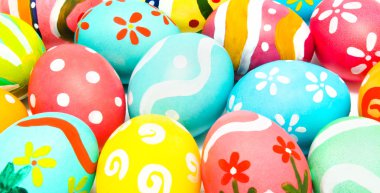 Renkli el yapımı Paskalya yumurtaları