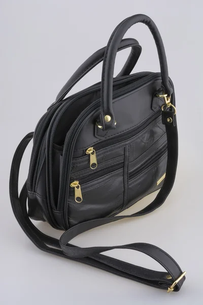 Женская чёрная кожаная сумка — стоковое фото