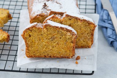 Sonbahar yemeği için kabak baharatlı ve fındıklı balkabaklı kek..