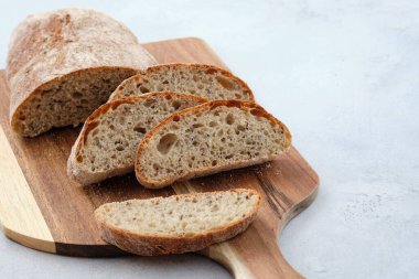 Taze ev yapımı çavdar ciabatta. Lezzetli aile yemeği konsepti. Karbonhidratlar. Fırın.