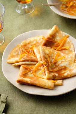 Portakal soslu krep Suzette..