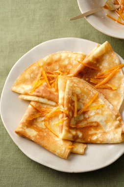 Portakal soslu krep Suzette..