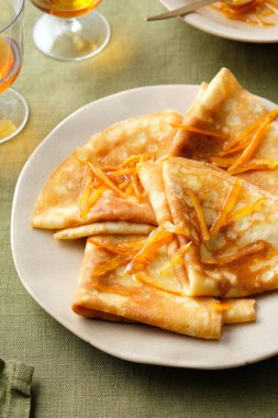 Portakal soslu krep Suzette..