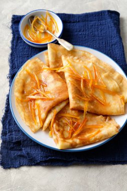 Portakal soslu krep Suzette..