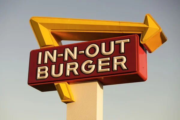 -N-Out Burger Fast Food Restoran imzalamak — Stok fotoğraf