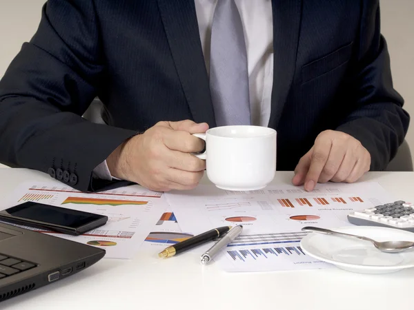 Hombre de negocios trabajando — Foto de Stock