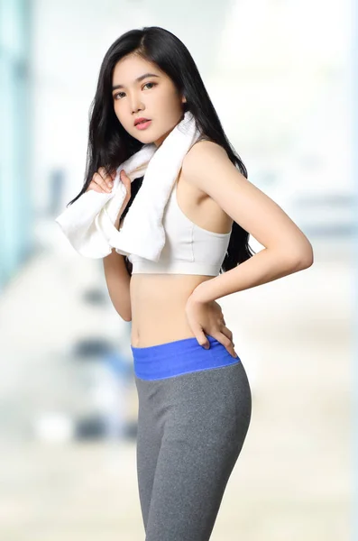 Young Asian Woman Sportwear Relax Fitness Gym Backgroun — Stock Photo, Image